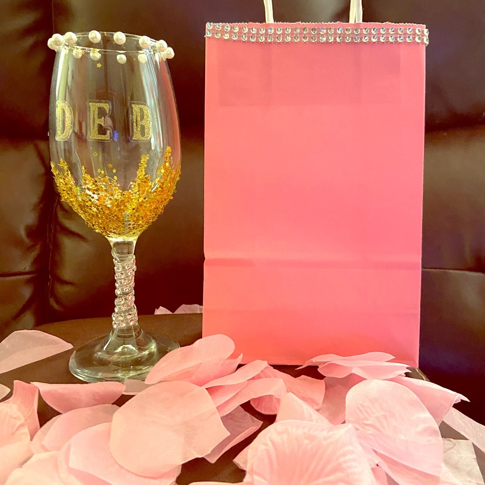 Personalized wine glasses!!!🍷🍷